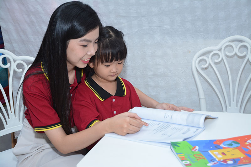 Ba mẹ truyền cảm hứng học cho trẻ