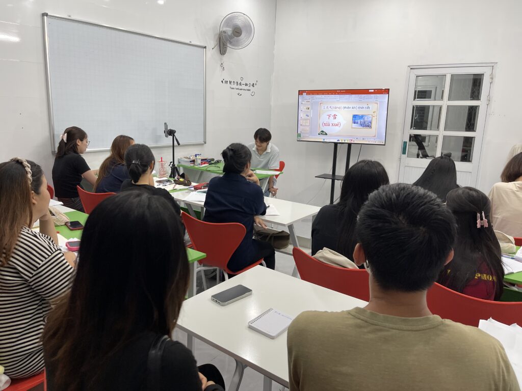 kết hợp với giáo viên bản