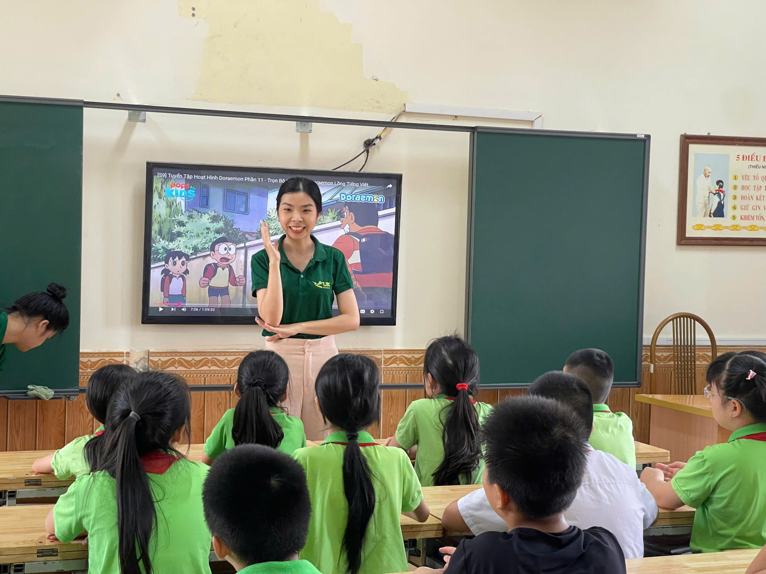 giao lưu với các bạn học sinh